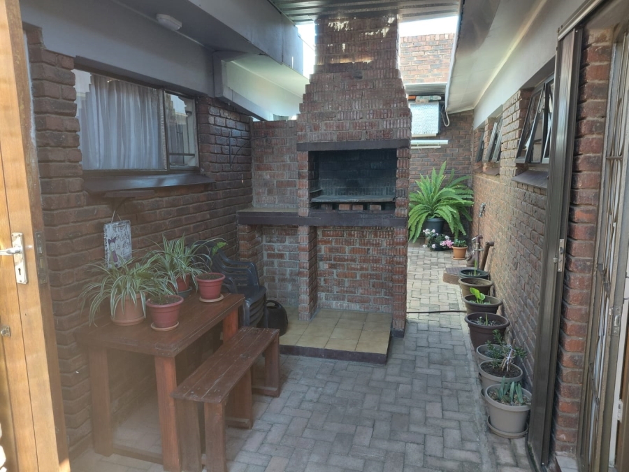 2 Bedroom Property for Sale in Pellissier Free State